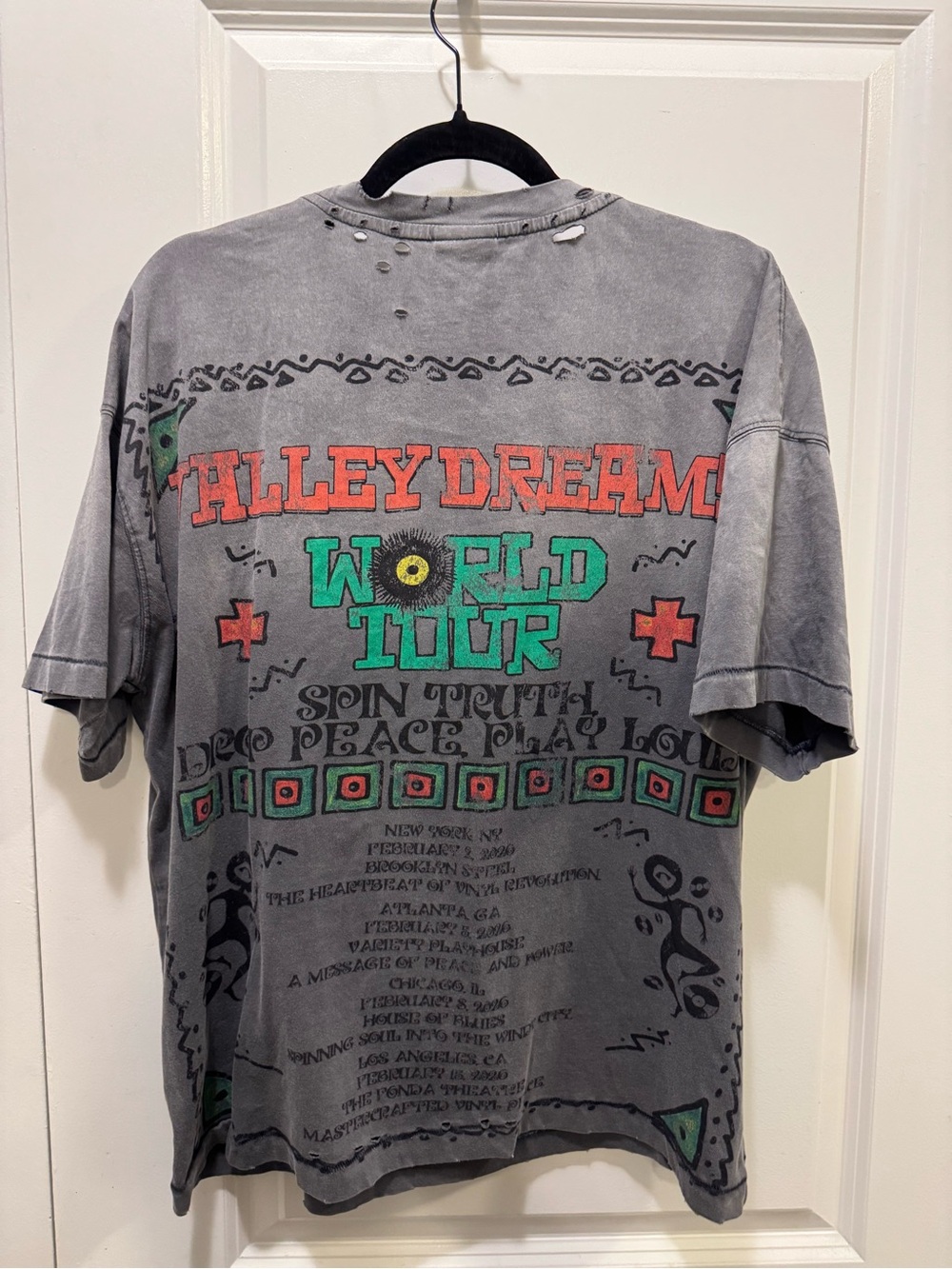 Vale Valley Dreams Graphic Tee large - Picture 2 of 3